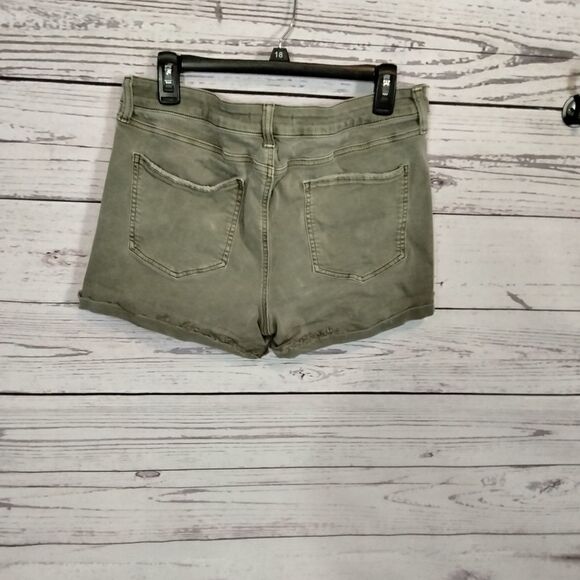 "SO" woman's distressed shorts. - Picture 5 of 12
